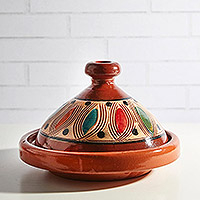 Terrakotta-Tajine, „Traditionelle Tajine“ – Traditionelle Terrakotta-Tajine, hergestellt in Marokko