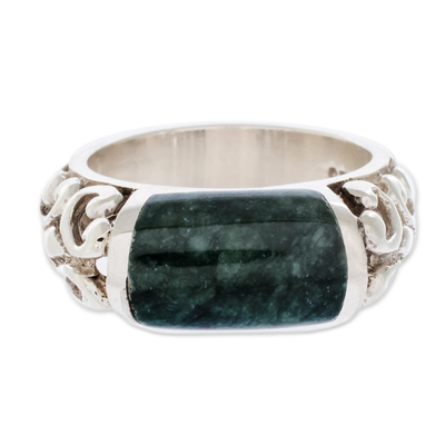 Kuppelring aus Jade, 'Süße Maya'. - Handgefertigter Ring aus grüner Jade und .925er Sterlingsilber