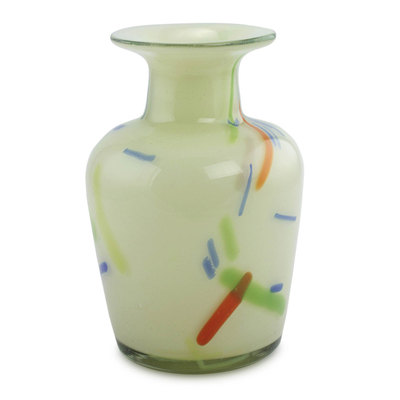 florero de vidrio soplado - Único jarrón centroamericano de vidrio reciclado soplado a mano
