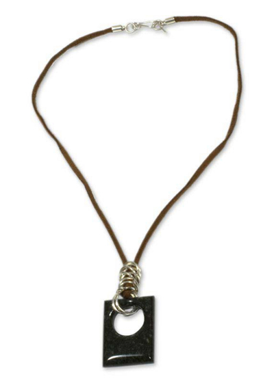 Halskette mit Jade-Anhänger - Halskette aus guatemaltekischem Silber und Jade