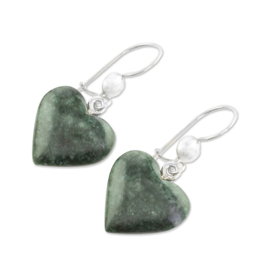 Jade-Herz-Ohrringe - Herzförmige Jade-Ohrhänger aus Mittelamerika