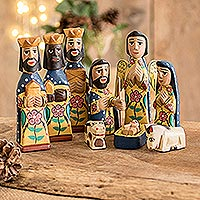 Pinewood nativity scene, 'Faithful' (set of 9) - Hand Crafted Religious Wood Sculpture (Set of 9)