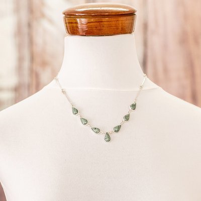 Halskette mit Jade-Anhänger - Handgefertigte moderne Jade-Halskette aus Sterlingsilber