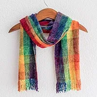 Rayon-Chenille-Schal, „Geschenk des Regenbogens“ – guatemaltekischer regenbogenfarbener Rayon-Chenille-Schal