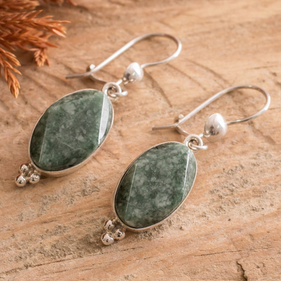 Jade-Ohrringe - Moderne handgefertigte Ohrringe aus facettiertem grünem Jade