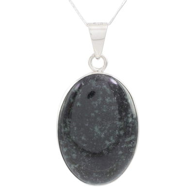 Collar con colgante de jade reversible - Collar artesanal de jade oscuro con tema maya