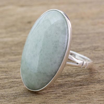 Jade-Cocktailring - Handgefertigter minimalistischer Ring aus hellgrüner Jade und Silber