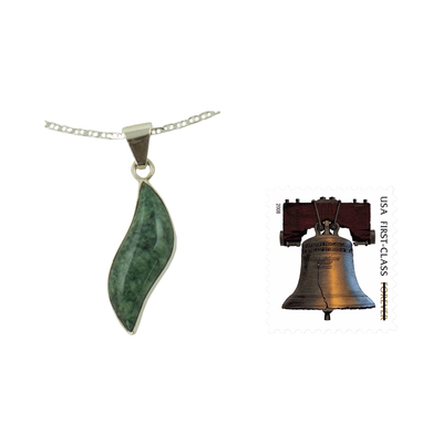 Collar con colgante de jade verde claro - Collar de jade con colgante de plata de ley de comercio justo