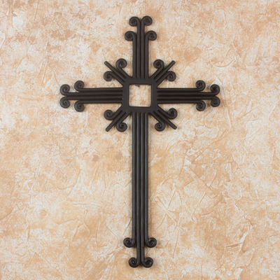 cruz de hierro forjado - Cruz de pared de hierro forjado negro artesanal hecha a mano en Guatemala