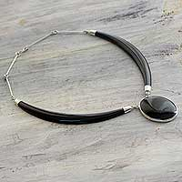 Schwarze Jade-Anhänger-Halskette, „Maya Elegance“ – Schwarze Jade-Anhänger-Halskette mit Sterlingsilber