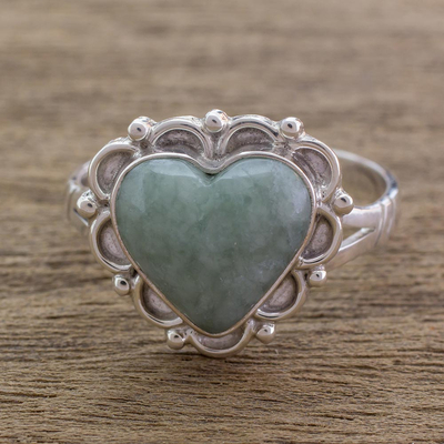 Jade-Herzring - Jadeherzen auf handgefertigtem Ring aus Sterlingsilber