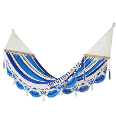 Cotton hammock, 'Ocean Waves' (single) - Nicaragua Handmade Blue and White Cotton Hammock (Single)