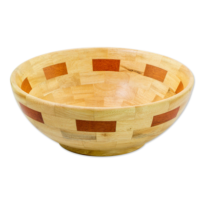 Cuenco de madera de caoba, 'Segments' - Cuenco de madera de caoba y palo blanco elaborado a mano
