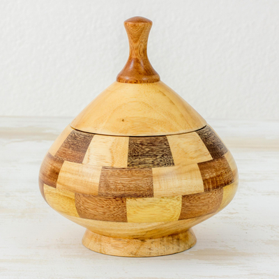 Dekoratives Holzgefäß mit Deckel - Guatemaltekisches Gefäß mit Deckel, handgefertigt aus Naturholz