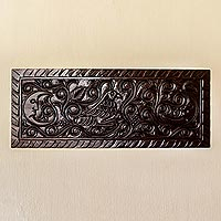 Panel en relieve de madera, 'Loro' - Panel de pared de madera artesanal con motivo de loro y luna