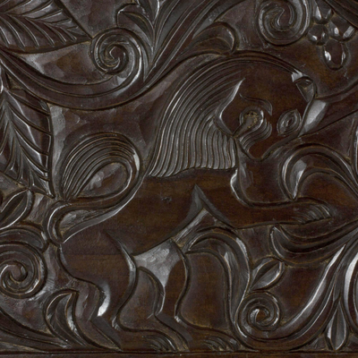 Reliefplatte aus Holz - Kunsthandwerklich gefertigte Reliefplatte aus Holz mit Löwenmotiv