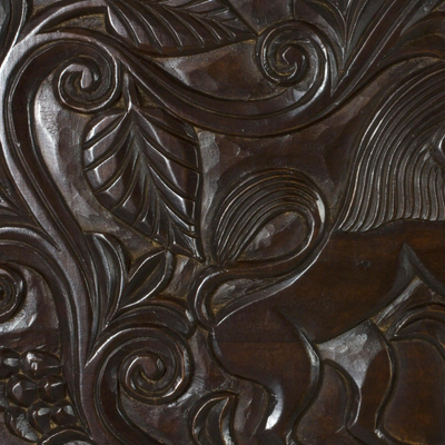 Reliefplatte aus Holz - Kunsthandwerklich gefertigte Reliefplatte aus Holz mit Löwenmotiv