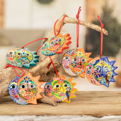 Keramikornamente, (6er-Set) - Sechs farbenfrohe handgefertigte Sonnenfinsternis-Ornamente aus Keramik