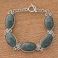 Jade-Gliederarmband, „Sweet Melodies“ – Grünes Jade-Gliederarmband aus Sterlingsilber aus Guatemala