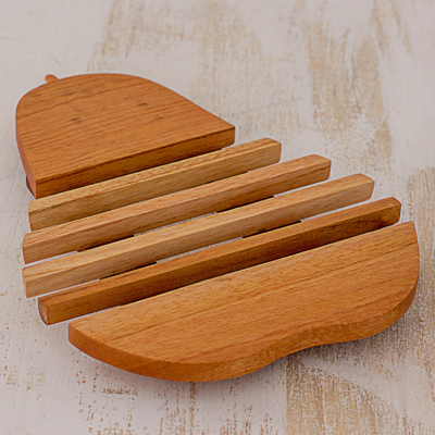 salvamanteles de madera de cedro - Salvamanteles de madera de cedro con forma de pera de Guatemala