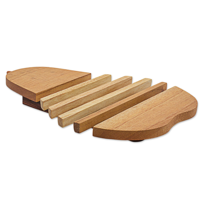 salvamanteles de madera de cedro - Salvamanteles de madera de cedro con forma de pera de Guatemala