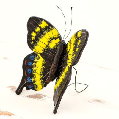 Escultura de cerámica - Escultura de mariposa de cola de golondrina amarilla de cerámica hecha a mano
