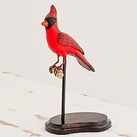 Escultura de cerámica y madera, 'Cardenal elegante' - Escultura de cardenal de cerámica guatemalteca sobre soporte de madera de pino