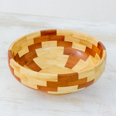 Salatschüssel aus Mahagoni und Zypressenholz - Kunsthandwerklich gefertigte Schale aus Mahagoni-Zypressenholz aus Guatemala