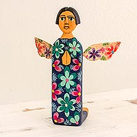 Escultura de arte popular de madera, 'Sky Angel' - Escultura de ángel de madera tallada y pintada a mano de Guatemala