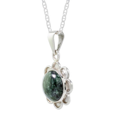 collar con colgante de jade - Collar Floral de Jade Verde y Plata 925 de Guatemala