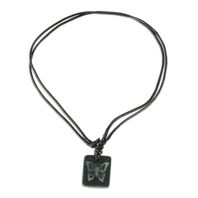 Halskette mit Jade-Anhänger - Schwarze Jade-Schmetterlings-Anhänger-Halskette aus Guatemala