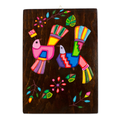 Holzwandkunst, 'Exotische Farben - Handgemachte bemalte Vogelholzwandkunst aus El Salvador