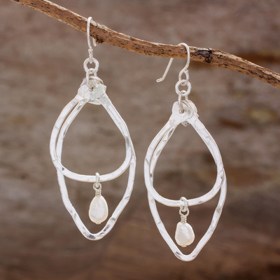Aretes colgantes de plata fina y perlas cultivadas, 'Splendor and Brilliance' - Aretes de plata fina y perlas cultivadas de Guatemala