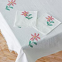 Tischwäsche-Set aus Baumwolle, „Poinsettia Grace“ – Tischwäsche-Set aus weißer Baumwolle mit Blumenmuster aus Guatemala
