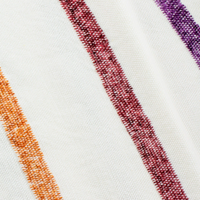 Rayon-Schal – gestreifter Rayon-Wickelschal in Weiß aus Guatemala