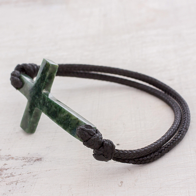 Jade-Anhänger-Armband - Kreuzförmiges dunkelgrünes Jadearmband aus Guatemala