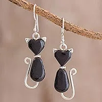 Pendientes colgantes de jade, 'Gatos del amor en negro' - Pendientes colgantes de gato de jade en negro de Guatemala