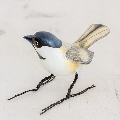 Figura de cerámica, 'Chickadee' - Figura de pájaro de arcilla de carbonero con tapa negra pintada a mano