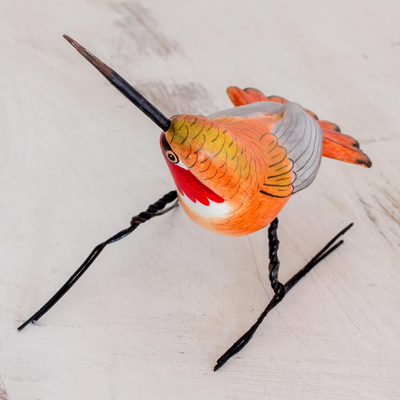 Keramikfigur - Handgeformte rötliche Kolibri-Figur aus Keramik