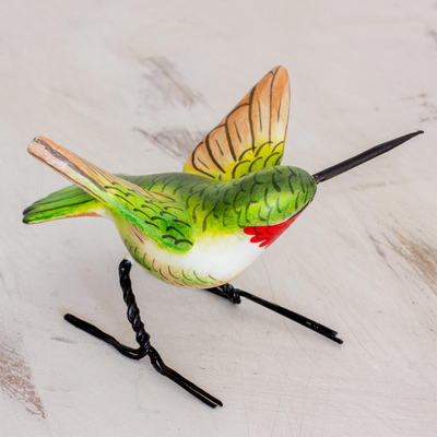 estatuilla de ceramica - Figura de colibrí de garganta de rubí de cerámica esculpida a mano.