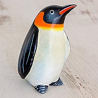 Figura de cerámica, 'Pingüino Rey' - Figura de pingüino rey de cerámica esculpida y pintada a mano