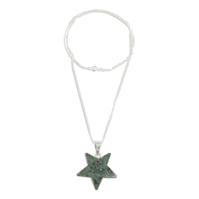 collar con colgante de jade - Collar con colgante de estrella de jade en verde de Guatemala