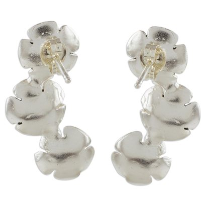Tropfenohrringe aus Sterlingsilber - Handgefertigte Blumen-Trio-Ohrringe aus Sterlingsilber