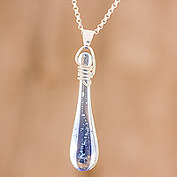 Collar con colgante de cristal, 'Bubbling Spring' - Collar con colgante de cristal en azul de Costa Rica
