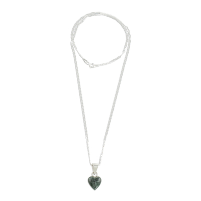 Halskette mit Jade-Anhänger - Herzförmige grüne Jade-Anhänger-Halskette aus Guatemala