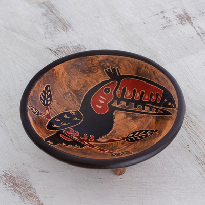 Cuenco decorativo de cerámica 'Tucán parlanchín'. - Tazón decorativo de cerámica Chorotega en tono negro de tucán
