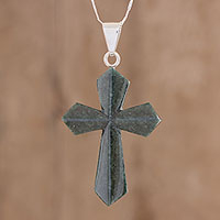 Collar colgante de jade, 'Sacrificio de amor verde oscuro' - Collar de cruz de jade en verde oscuro de Guatemala