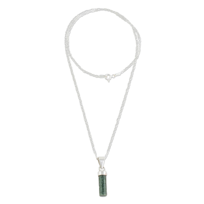 Jade-Anhänger-Halskette, „Calm Beauty in Green“ – Zylindrische Jade-Halskette in Grün aus Guatemala