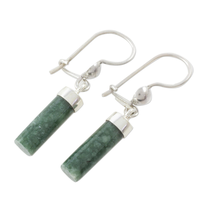Jade-Ohrringe - Zylindrische Ohrhänger aus grüner Jade aus Guatemala