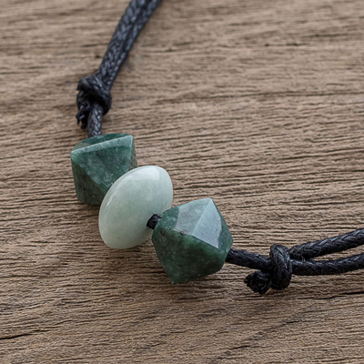 Halskette mit Jade-Anhänger - Halskette mit Anhänger aus grüner Jade, hergestellt in Guatemala